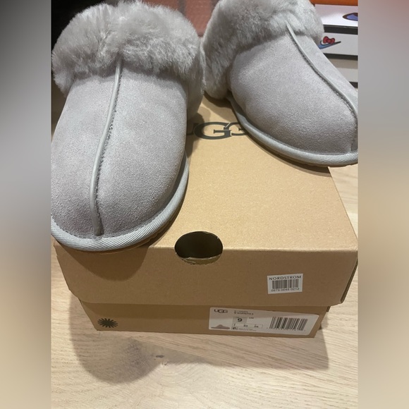 Brand new uggs grey slippers size 9 - Picture 2 of 6